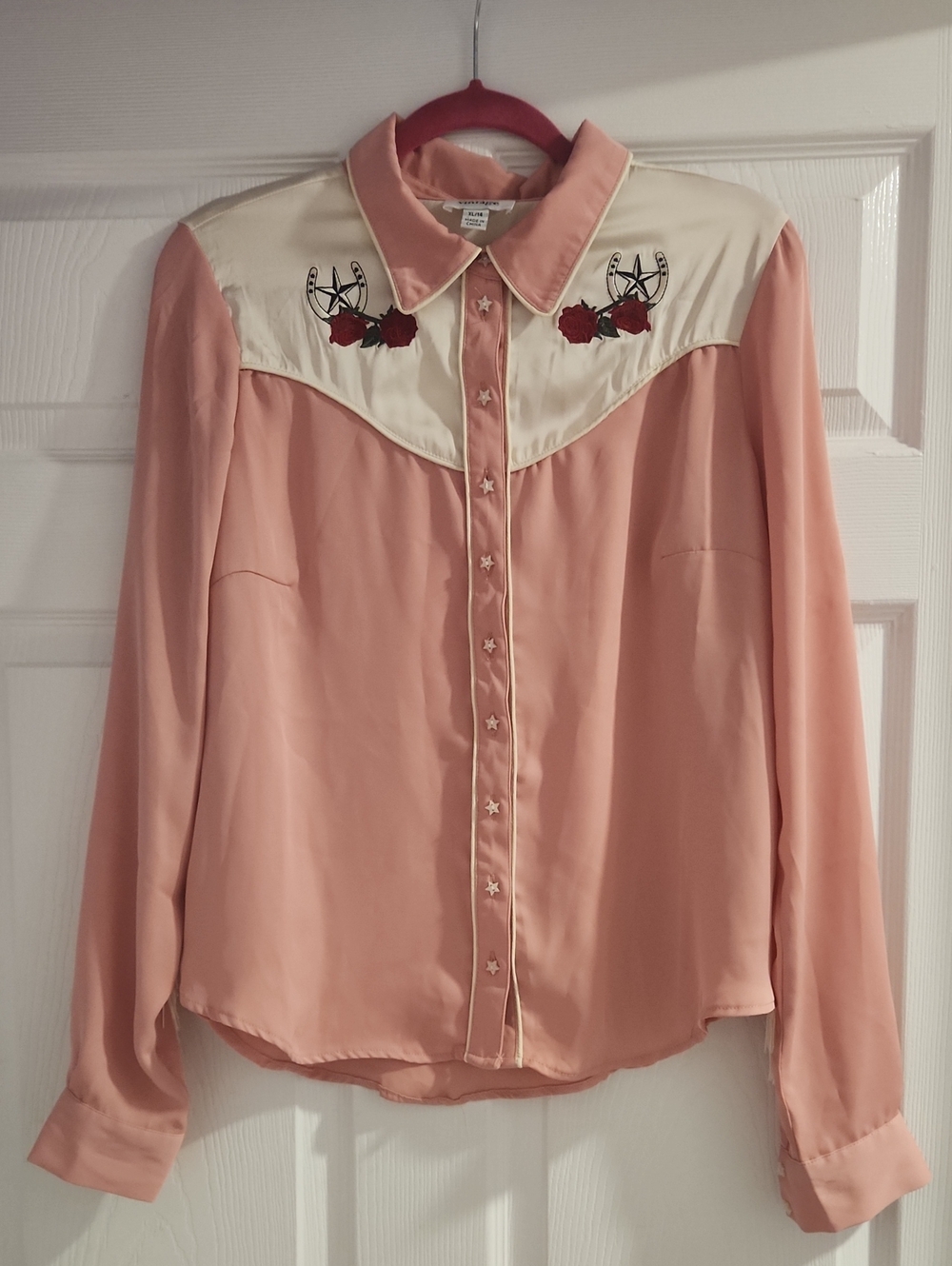 Unique Vintage Peach and Cream Star Snap Western Blouse